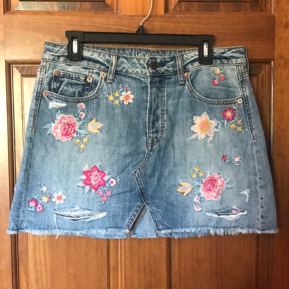 American Eagle embroidered denim skirt